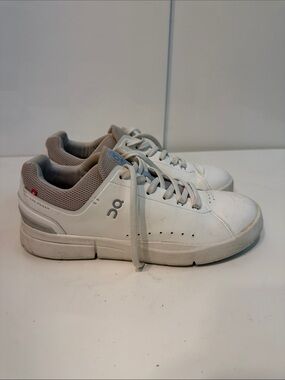 Used On Running White and Light Gray Low-Top Sneakers women’s 9.5 oncloud
